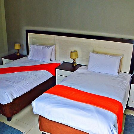 Cosy Palms Bed & Breakfast Габороне Екстериор снимка