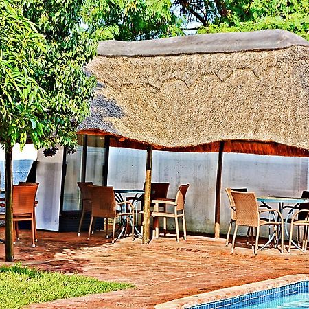Cosy Palms Bed & Breakfast Габороне Екстериор снимка