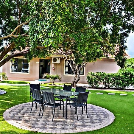 Cosy Palms Bed & Breakfast Габороне Екстериор снимка