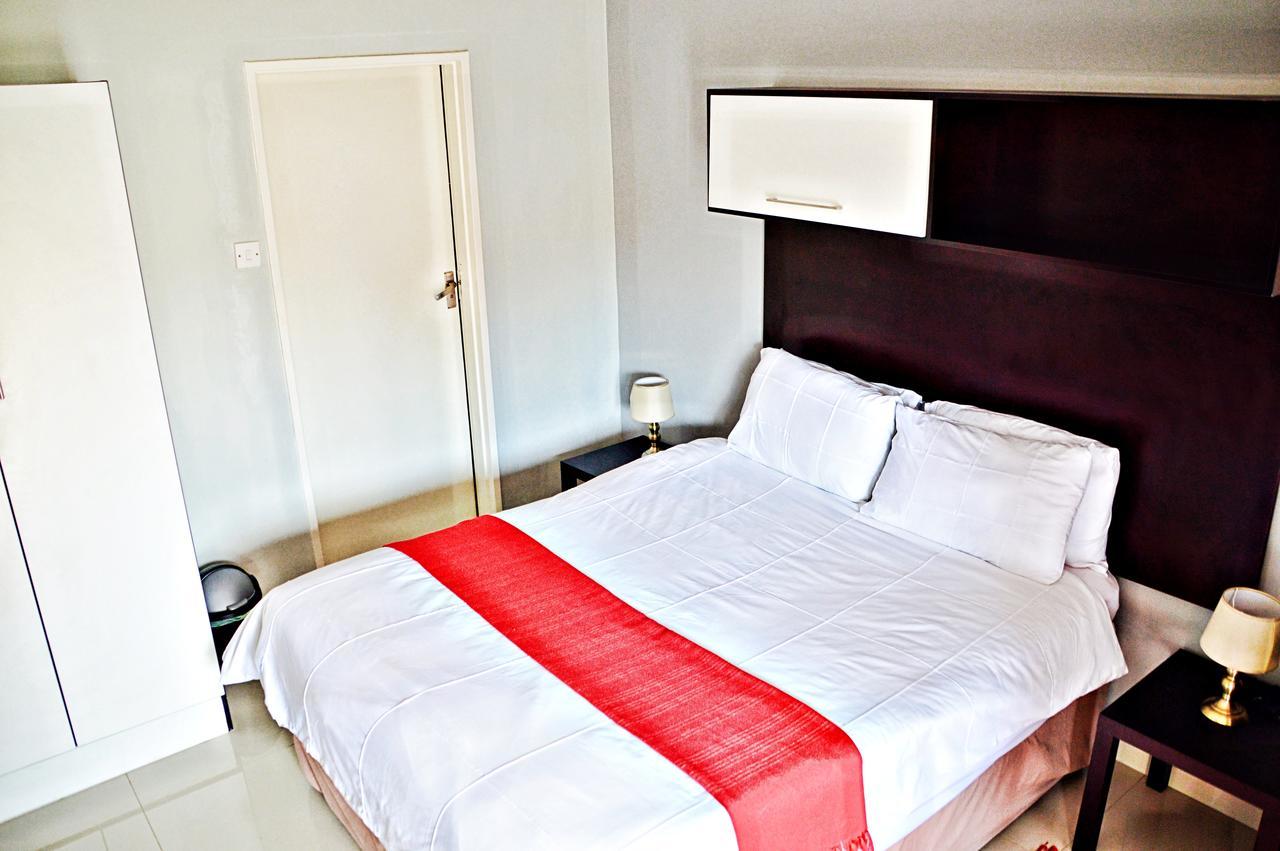 Cosy Palms Bed & Breakfast Габороне Екстериор снимка