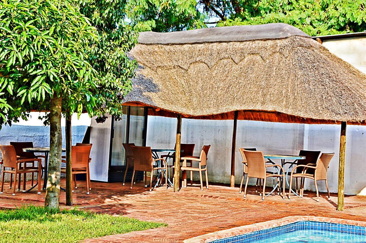 Cosy Palms Bed & Breakfast Габороне Екстериор снимка