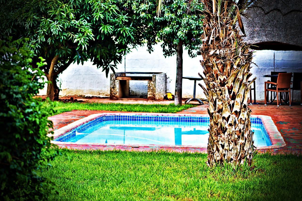 Cosy Palms Bed & Breakfast Габороне Екстериор снимка