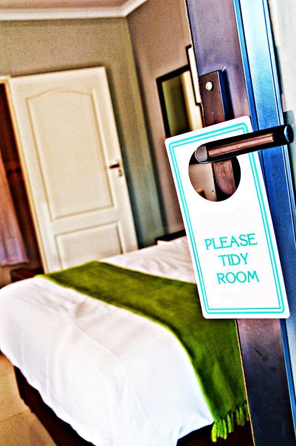 Cosy Palms Bed & Breakfast Габороне Екстериор снимка