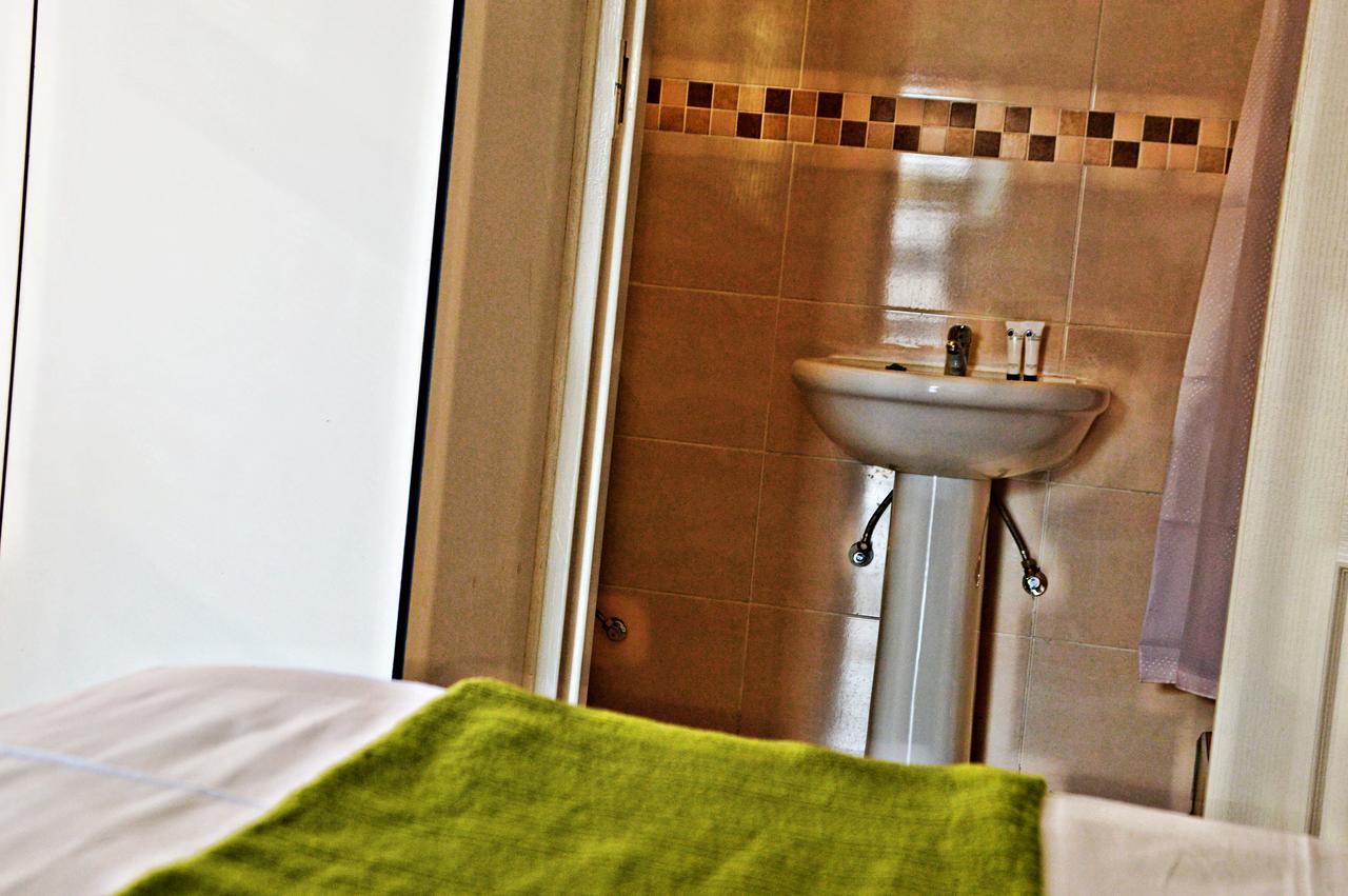 Cosy Palms Bed & Breakfast Габороне Екстериор снимка