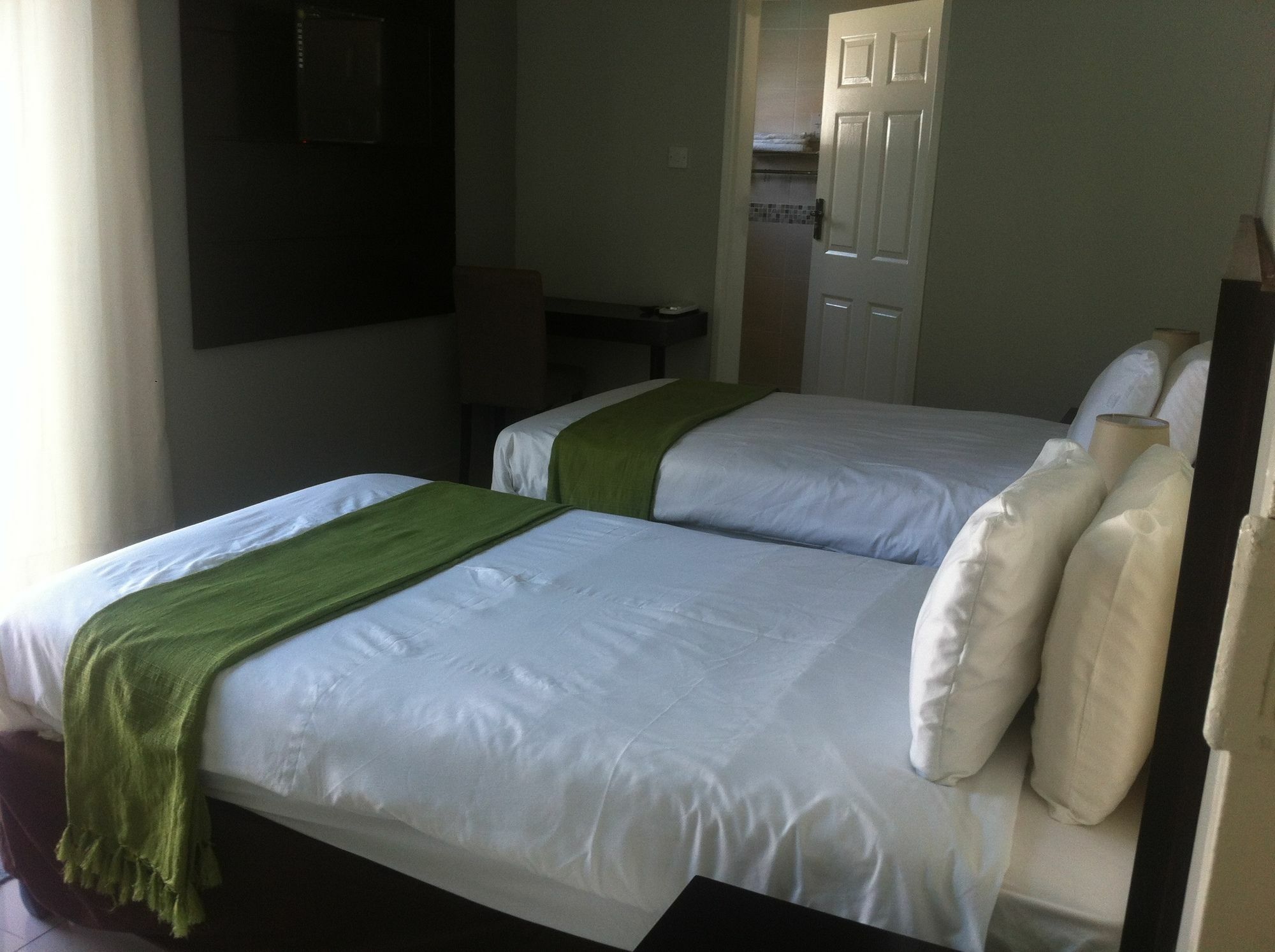 Cosy Palms Bed & Breakfast Габороне Екстериор снимка