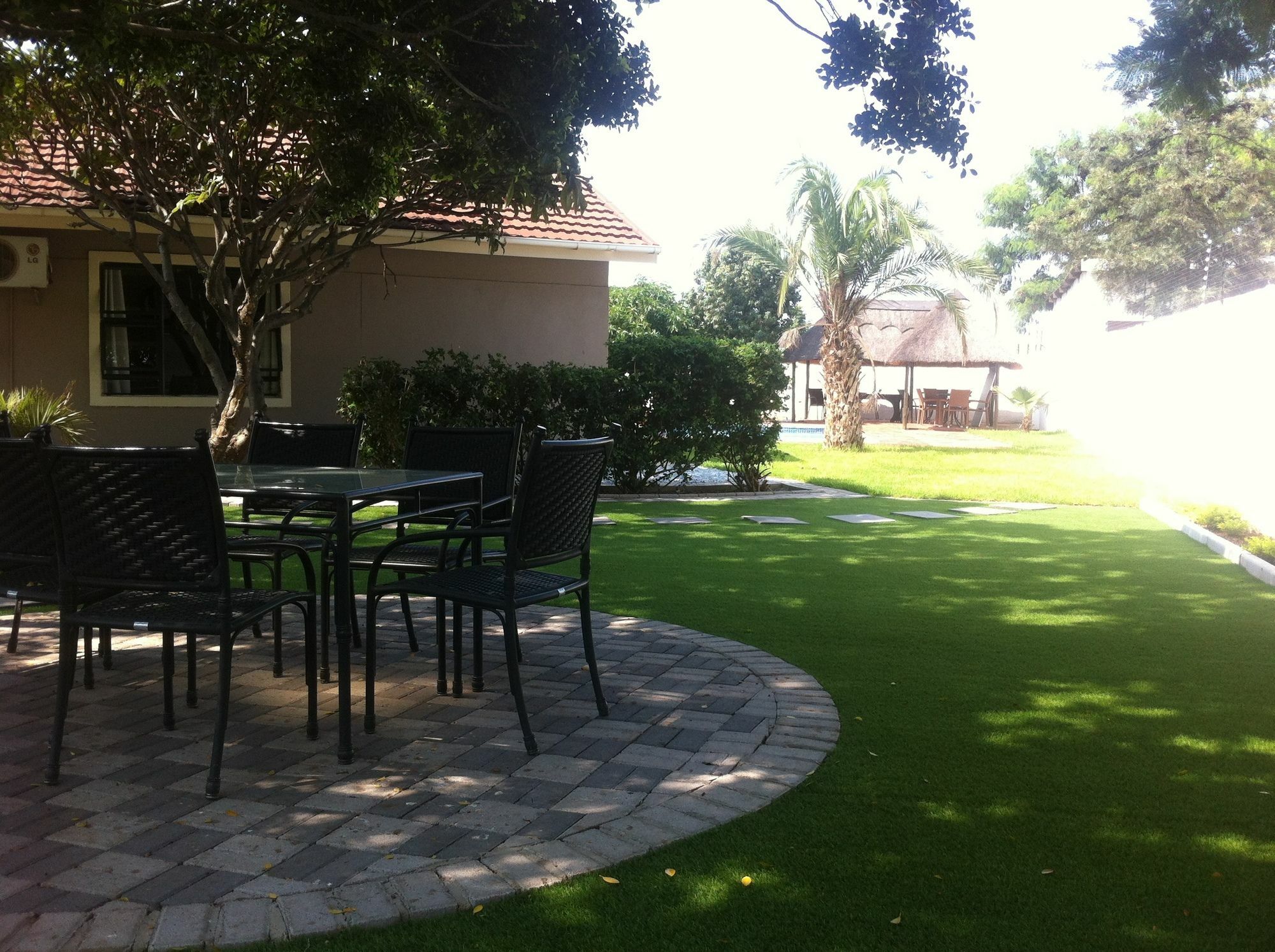 Cosy Palms Bed & Breakfast Габороне Екстериор снимка