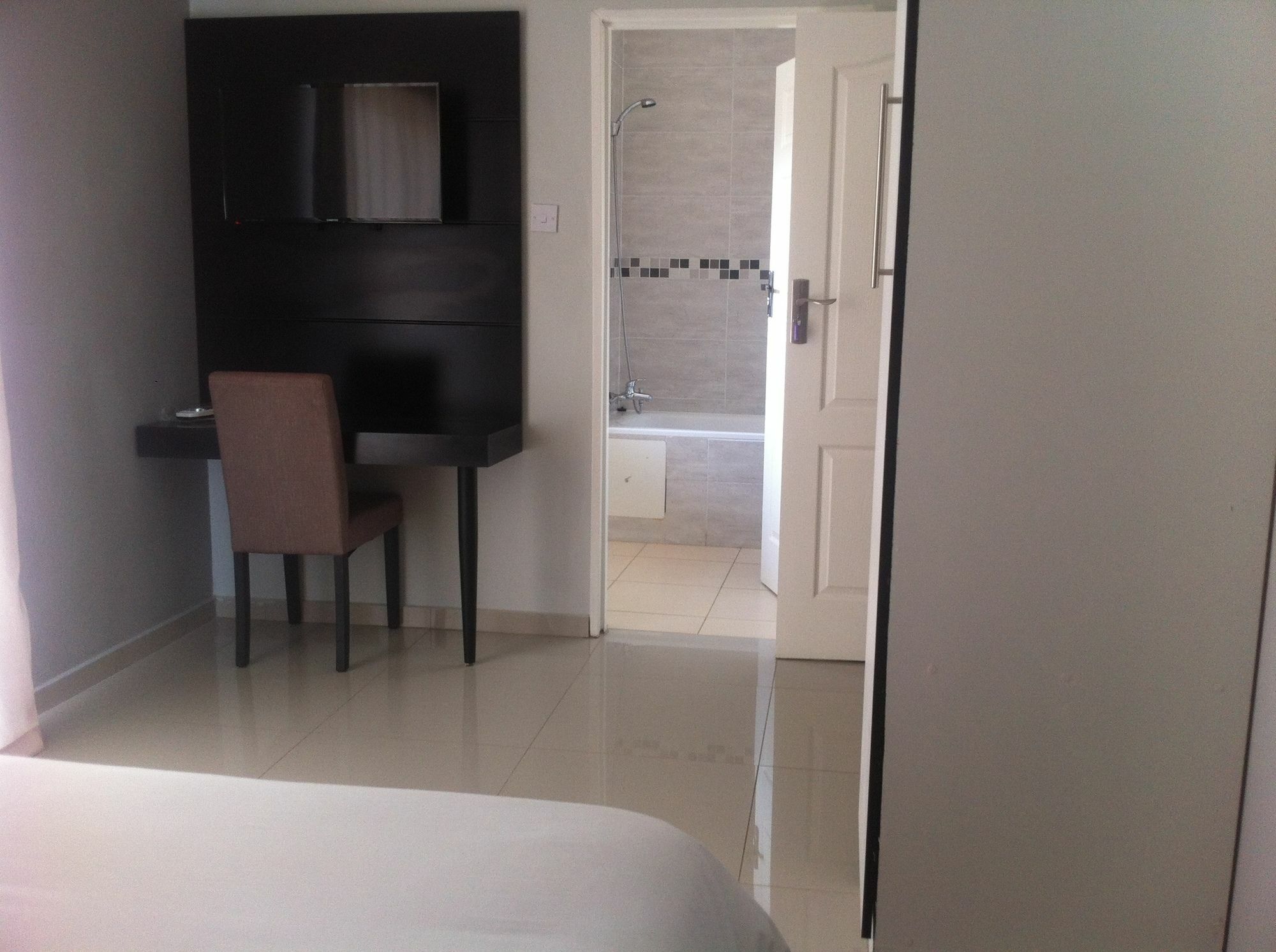 Cosy Palms Bed & Breakfast Габороне Екстериор снимка